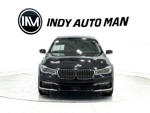 Used 2018 BMW 750i w/ Executive Package RWD image 9