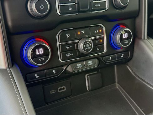 Used 2022 Chevrolet Tahoe LT w/ Luxury Package image 14