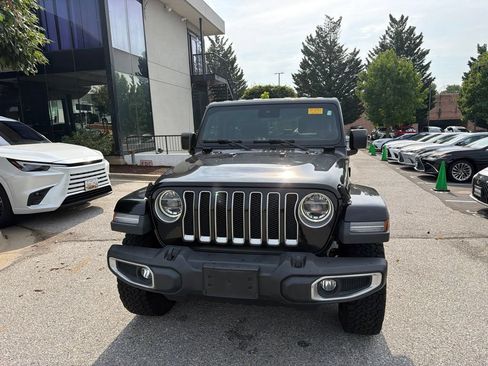 Used 2019 Jeep Wrangler Unlimited Sahara AWD/4WD image 2
