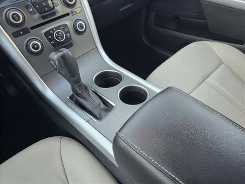 Used 2013 Ford Edge SE image 12