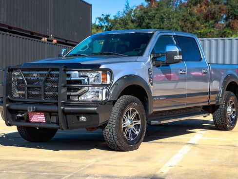 Used 2021 Ford F350 Lariat w/ Lariat Ultimate Package image 4