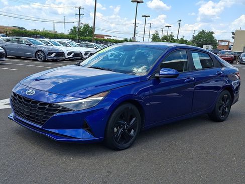 Certified 2023 Hyundai Elantra SEL FWD image 3