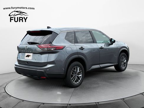 Used 2024 Nissan Rogue S FWD image 3