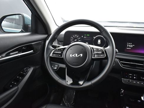 Certified 2025 Kia Seltos EX w/ EX Sunroof Package image 18