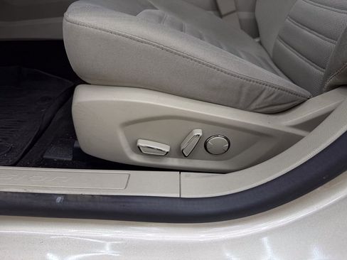 Used 2018 Ford Fusion SE image 16