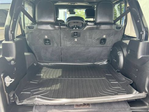 Used 2019 Jeep Wrangler Unlimited Rubicon w/ Advanced Safety Group AWD/4WD image 15