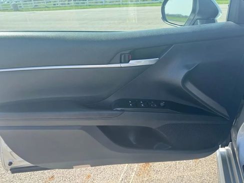 Used 2018 Toyota Camry SE image 11