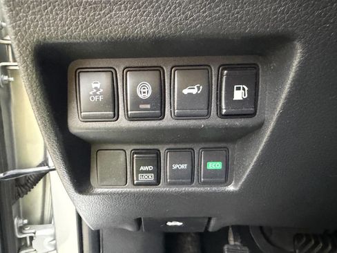 Used 2019 Nissan Rogue SV AWD/4WD image 27