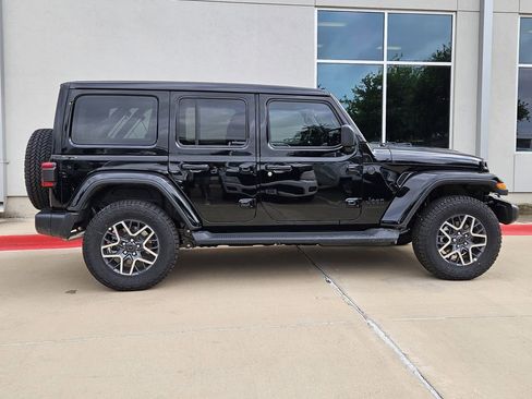New 2026 Jeep Wrangler Unlimited Sahara AWD/4WD image 2