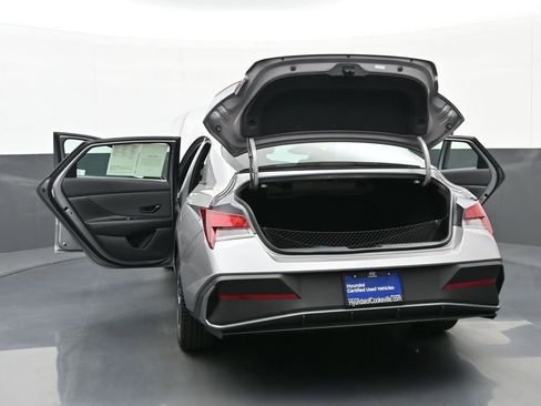 Certified 2025 Hyundai Elantra Sport image 50