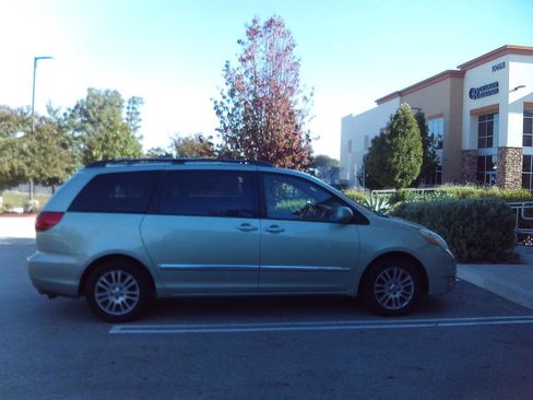 Used 2008 Toyota Sienna XLE Limited image 18