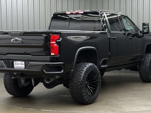 Used 2026 Chevrolet Silverado 2500 High Country w/ High Country Premium Package AWD/4WD image 5