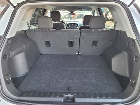 Used 2024 GMC Terrain SLE image 19