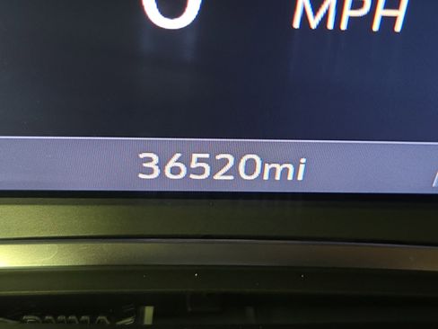 Used 2023 Chevrolet Traverse LT w/ Rear Camera Mirror Package image 19