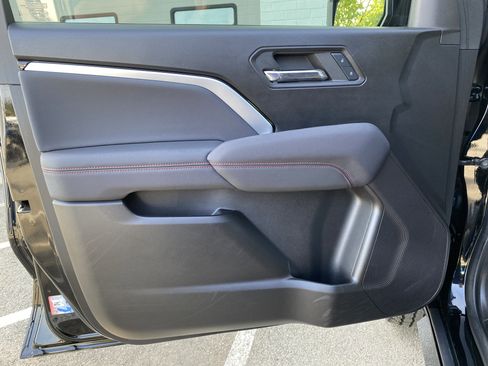 Used 2024 Chevrolet Colorado Z71 w/ Z71 Convenience Package 2 image 15