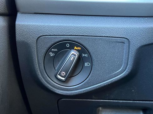 Used 2022 Volkswagen Atlas Cross Sport SE image 23