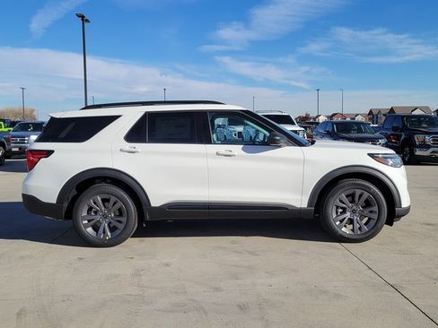 New 2026 Ford Explorer Active w/ Active Comfort Package image 2