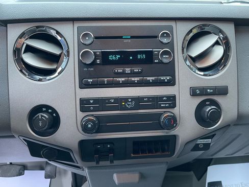 Used 2015 Ford F250 XLT w/ XLT Premium Package image 32