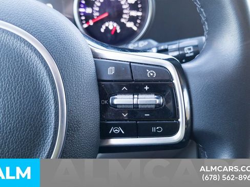 Used 2024 Kia Carnival LX FWD image 28