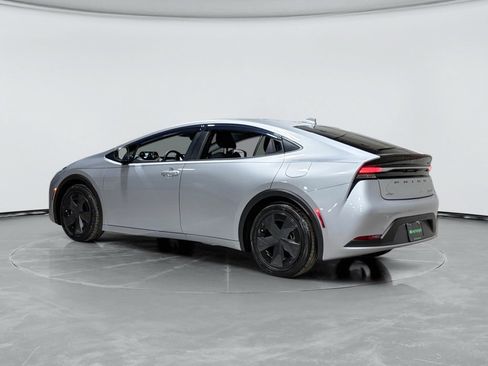 Used 2025 Toyota Prius Plug-In Hybrid image 2