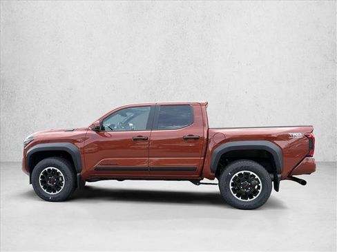 Used 2025 Toyota Tacoma TRD Off-Road AWD/4WD image 9