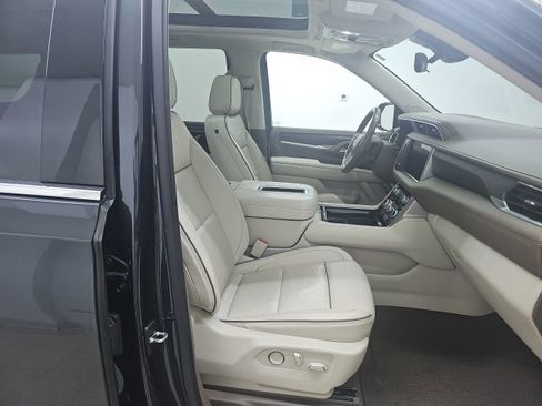 Used 2021 GMC Yukon Denali w/ Denali Premium Package image 22