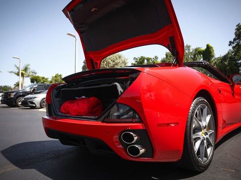 Certified 2013 Ferrari California RWD image 26
