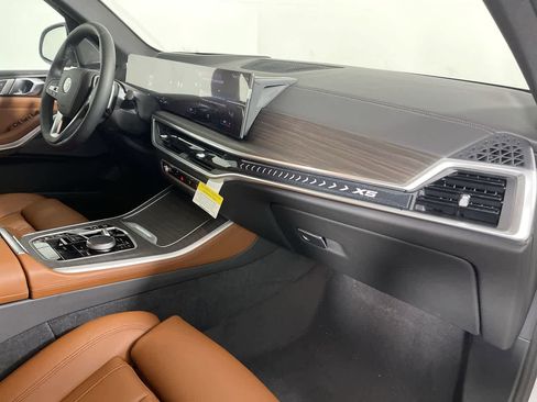 Certified 2024 BMW X5 xDrive40i w/ Premium Package image 15