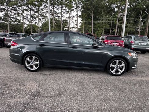 Used 2015 Ford Fusion SE w/ Equipment Group 201A FWD image 11