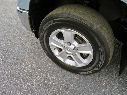 Used 2018 Toyota Tundra SR5 w/ SR5 Upgrade Package image 11