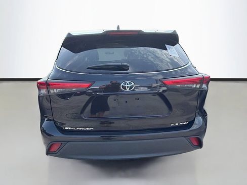 Used 2023 Toyota Highlander XLE AWD/4WD image 7
