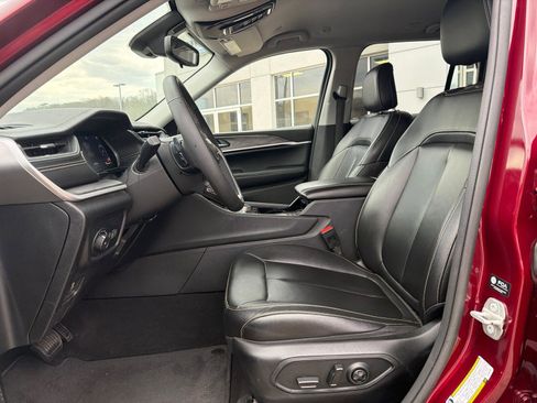 Used 2023 Jeep Grand Cherokee Limited image 16