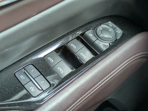 Used 2022 Cadillac Escalade Premium Luxury Platinum AWD/4WD image 23
