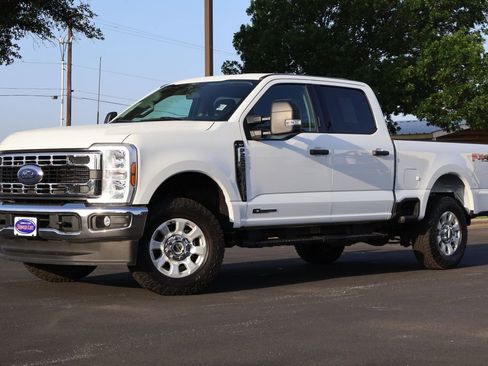 Used 2024 Ford F250 XLT w/ FX4 Off-Road Package AWD/4WD image 17