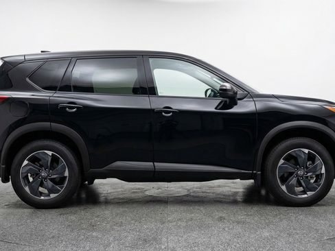 Used 2025 Nissan Rogue SV FWD image 11