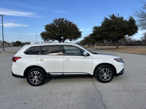 Used 2017 Mitsubishi Outlander SEL image 5