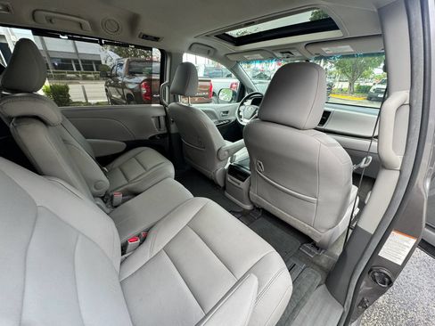 Used 2017 Toyota Sienna XLE w/ XLE Navigation Package FWD image 26