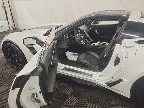 Used 2018 Chevrolet Corvette Z06 RWD image 6