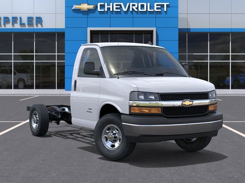New 2026 Chevrolet Express 3500 w/ Power Convenience Package RWD image 7