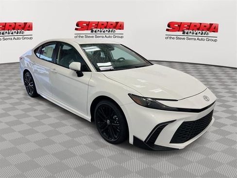 Used 2025 Toyota Camry SE w/ Convenience Package image 1