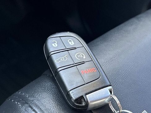 Used 2019 Jeep Grand Cherokee Limited AWD/4WD image 32