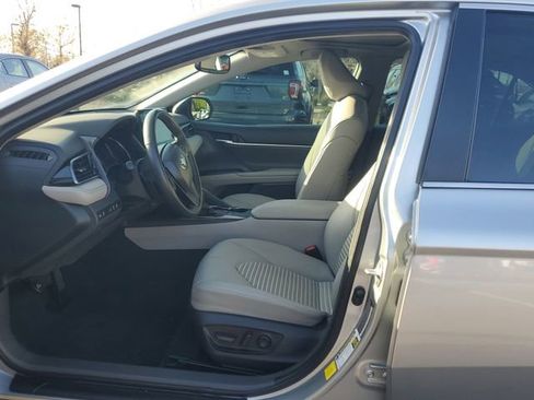 Used 2023 Toyota Camry SE w/ Cold Weather Package image 18