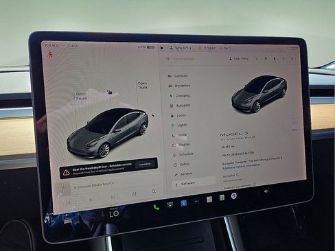 Used 2019 Tesla Model 3 Standard Range Plus image 24