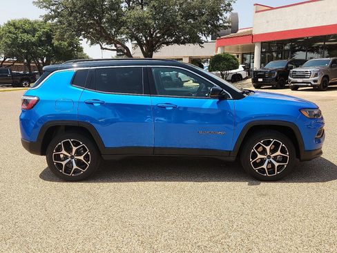 Used 2025 Jeep Compass Limited AWD/4WD image 5