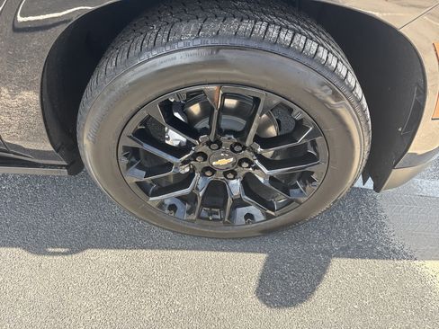 Used 2026 Chevrolet Tahoe High Country AWD/4WD image 13