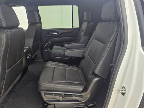 Used 2025 GMC Yukon XL Denali AWD/4WD image 3