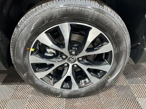 Used 2026 Toyota Grand Highlander AWD Hybrid image 28