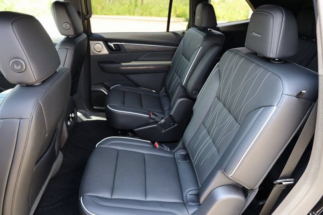 New 2026 Buick Enclave Avenir FWD image 13