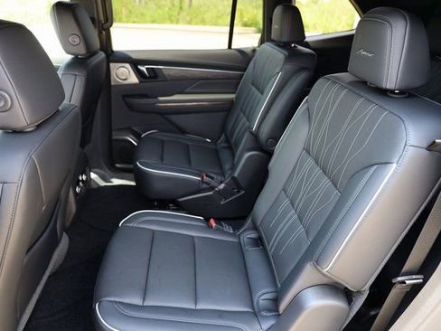 New 2026 Buick Enclave Avenir image 13