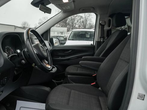 Used 2017 Mercedes-Benz Metris Van 4D image 7